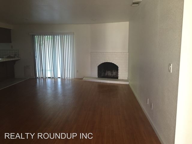 Building Photo - 14851 Lago Dr