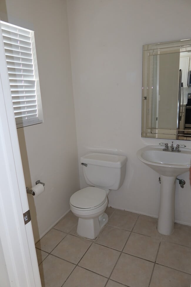 Building Photo - 2601 Kings View Cir