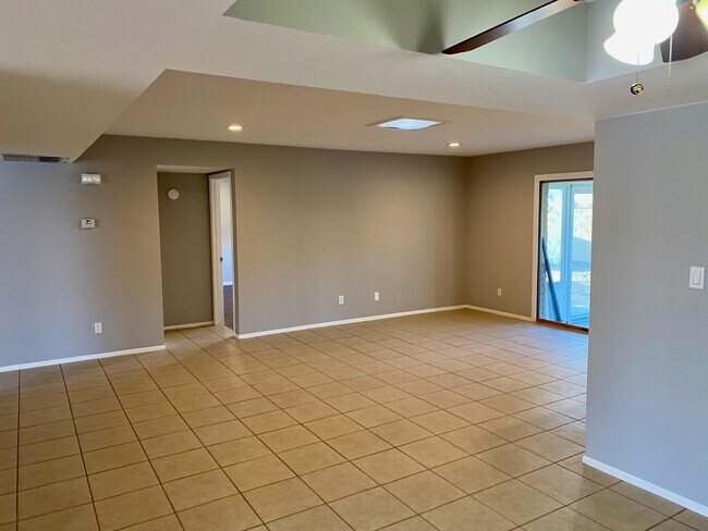 Foto del edificio - 5714 W Carol Ann Way