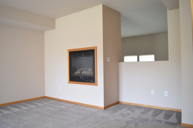 Foto del edificio - Beautiful 3 bed 2.5 bath townhome for rent!
