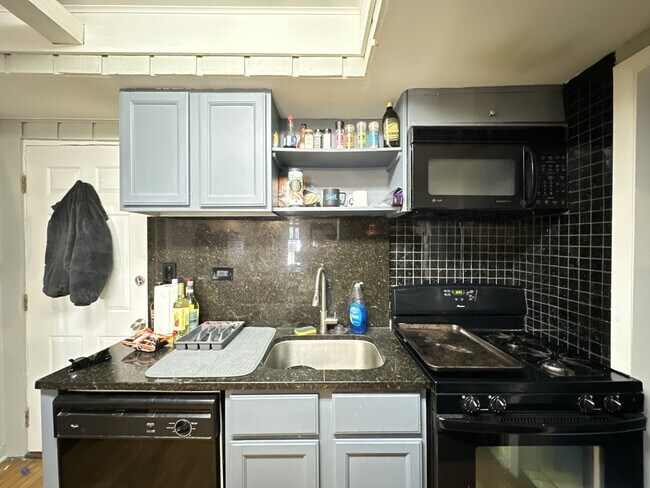 Foto del edificio - 2141 W Webster Ave