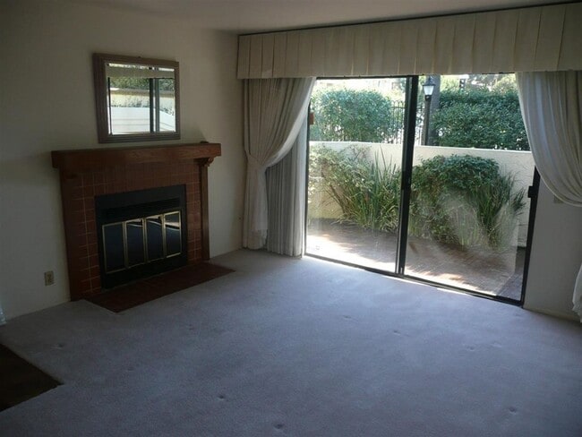 Building Photo - 2-Bedroom 1-Bathroom La Jolla UTC Condo wi...