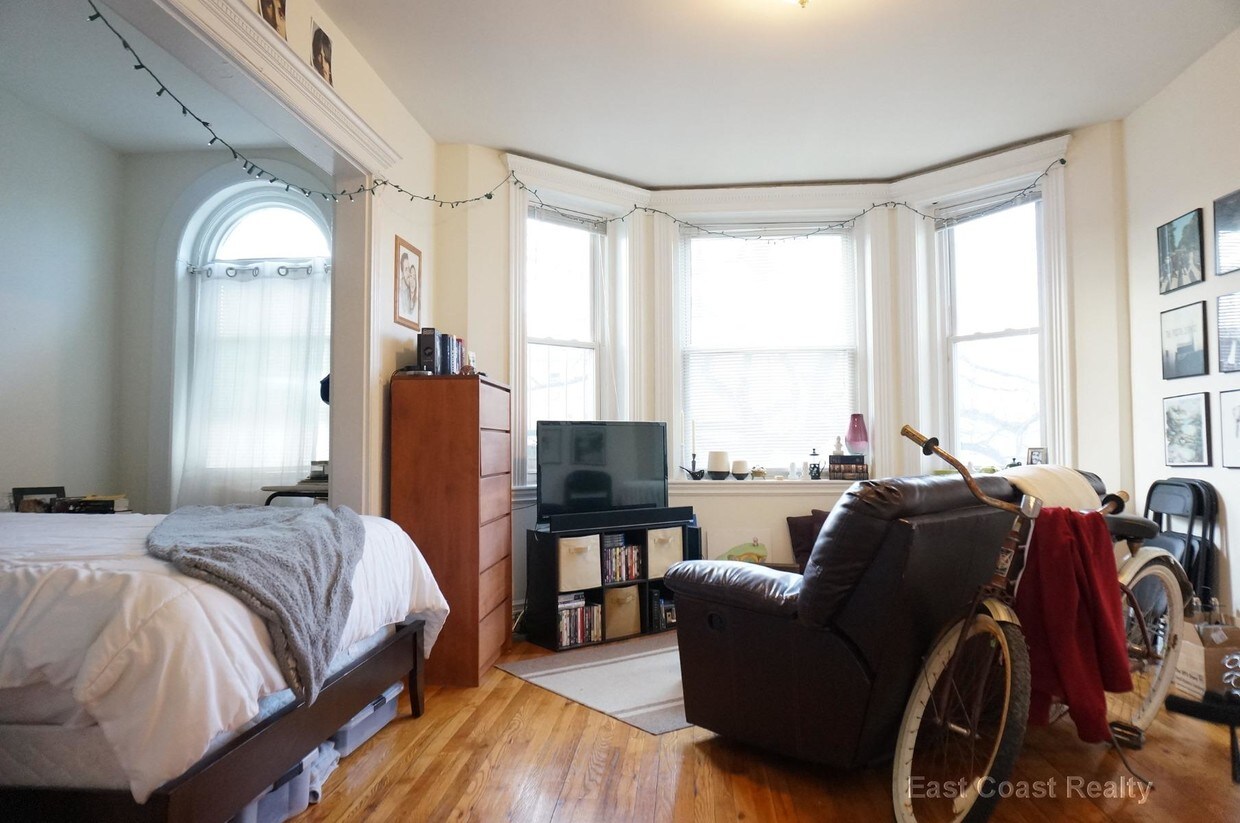 Foto principal - 1298 Commonwealth Ave