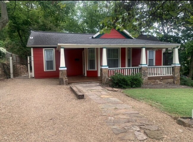 Foto del edificio - 2 Bedroom Home Downtown Fayetteville AR!! ...
