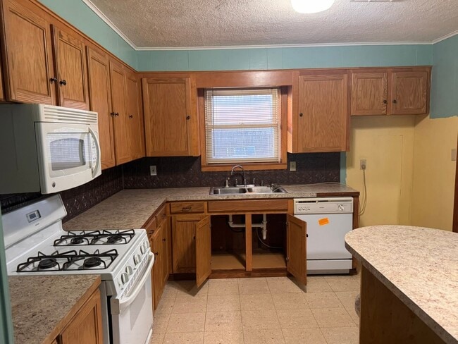 Building Photo - 196 Burney Dr