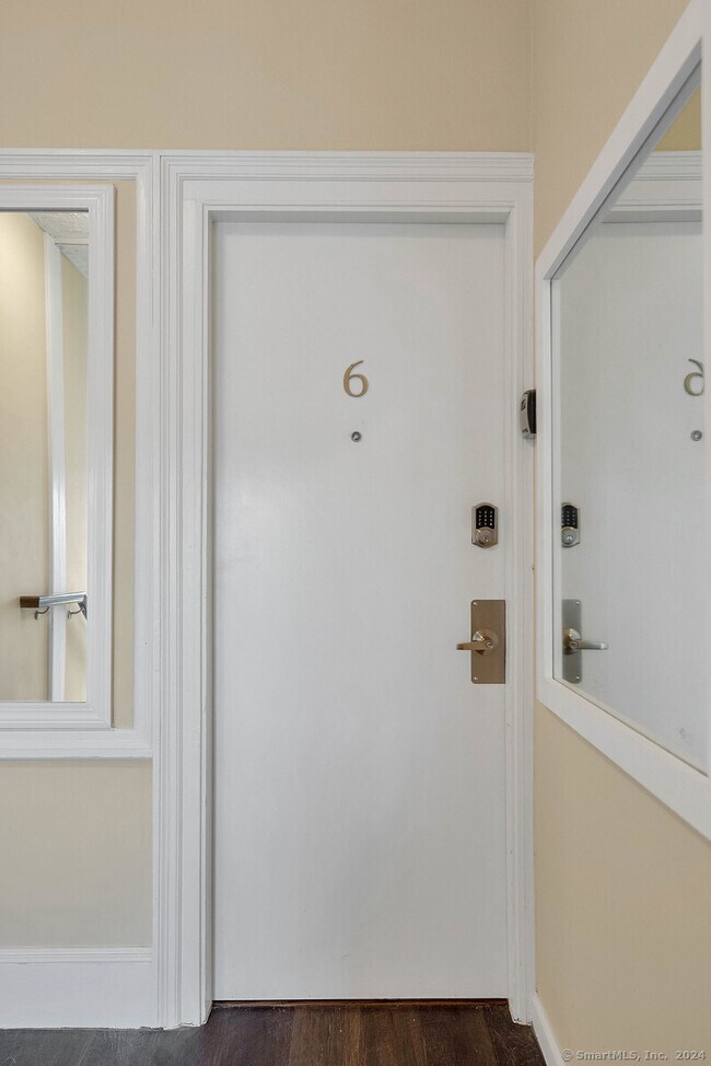 Building Photo - 120 E Main St