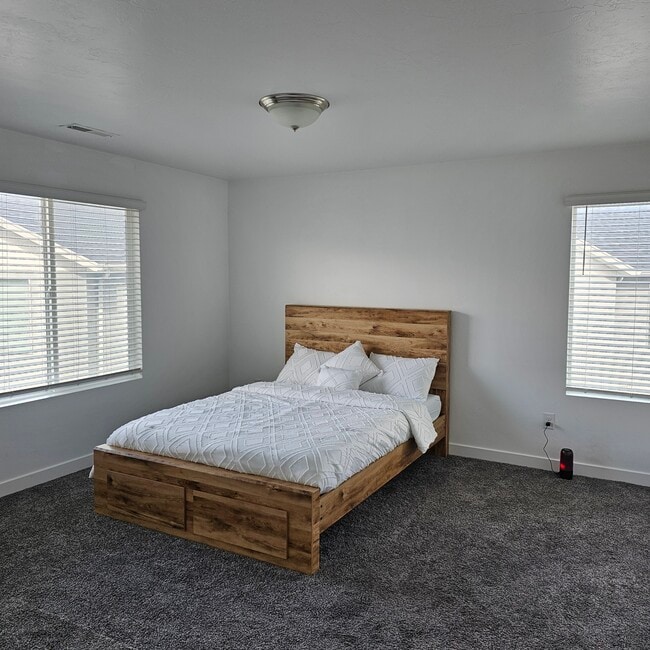Building Photo - 5142 W Duet Dr