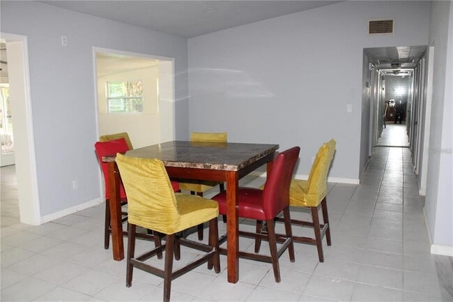 Foto del edificio - 8859 Robin Rd
