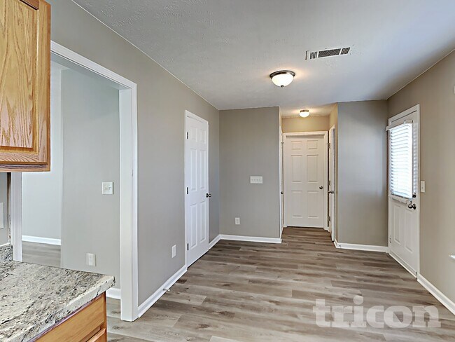 Foto del edificio - 700 Holland Ridge Dr