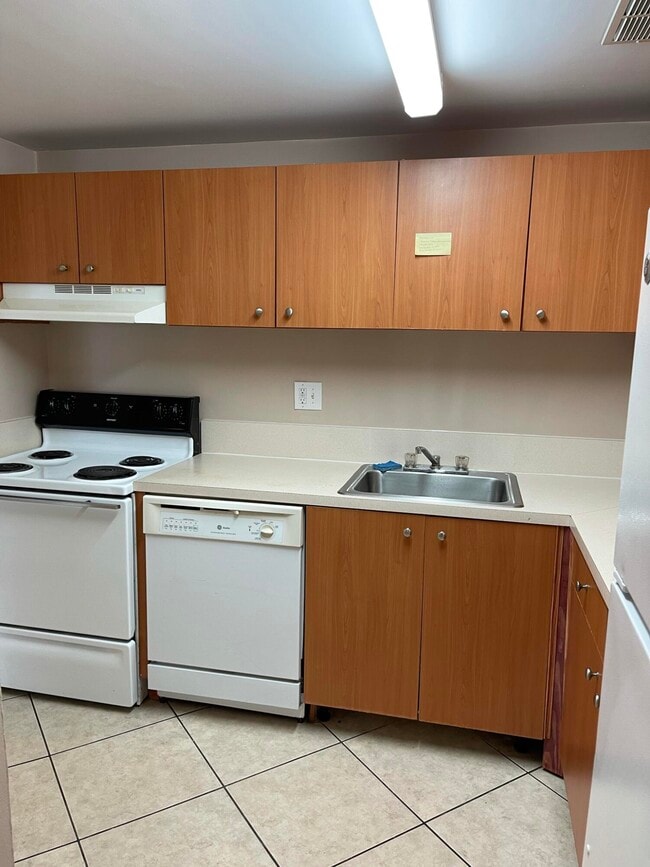 Building Photo - 409 Executive Center Dr