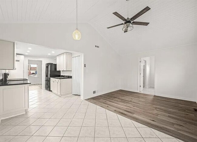 Building Photo - ELEGANT SEMINOLE HOME