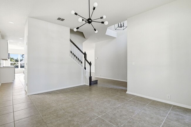 Building Photo - BEAUTIFUL 5 BEDROOM AND 3 BATH!!