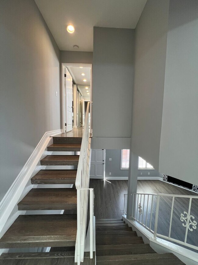 Foto del edificio - Tri-Level 2bed 2bath Huntington  Beach Home
