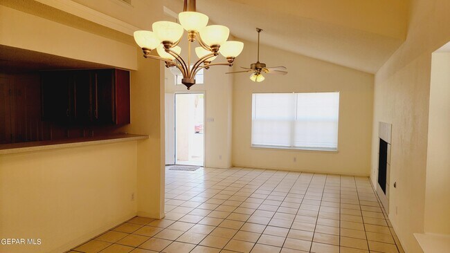 Foto del edificio - 7025 Crown Ridge Dr
