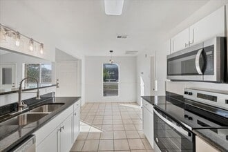 Building Photo - 421 Fantail Loop