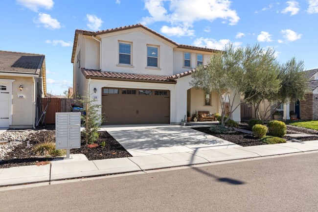 Building Photo - Nice two story Manteca home!