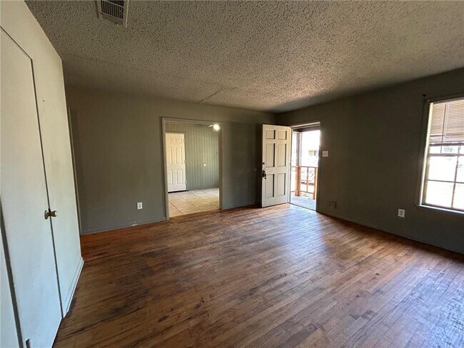 Foto del edificio - 3427 Stovall St