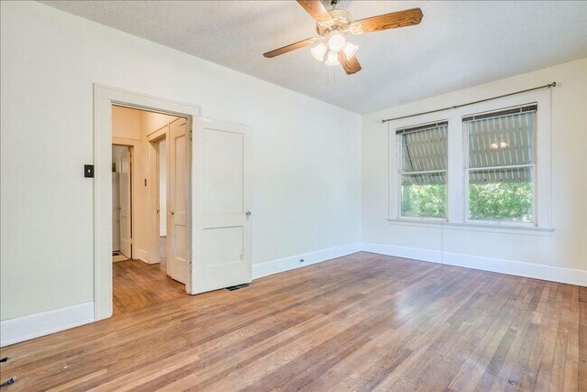 Foto del edificio - 1103 W 22nd St