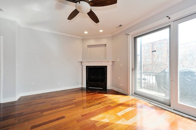 Foto del edificio - 4418 S Indiana Ave