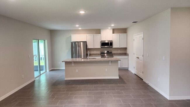 Building Photo - Spacious 4 BR 2 BA 2 CG rental in central ...