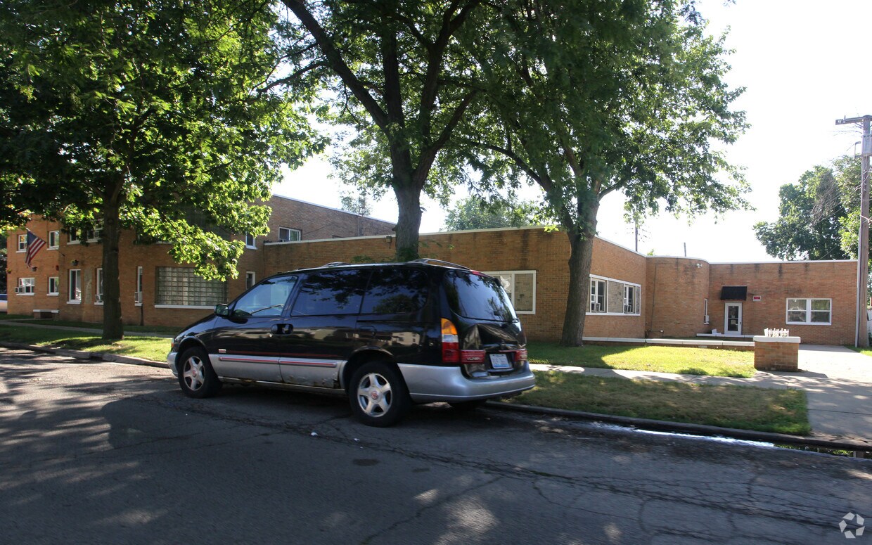 Primary Photo - 946-952 Oliver Ave