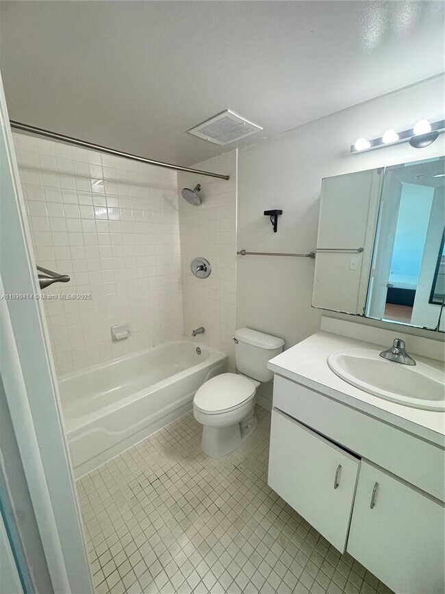 Foto del edificio - 5729 SW 72nd Ave