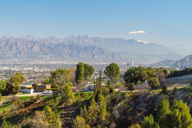 Foto del edificio - 13741 1/2 Mulholland Dr