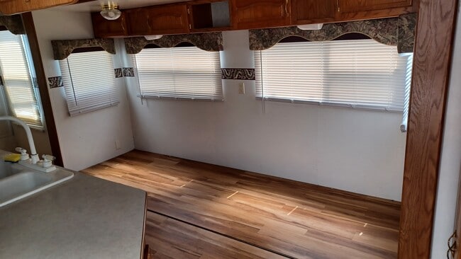 Foto del edificio - 5030 Cord Ave