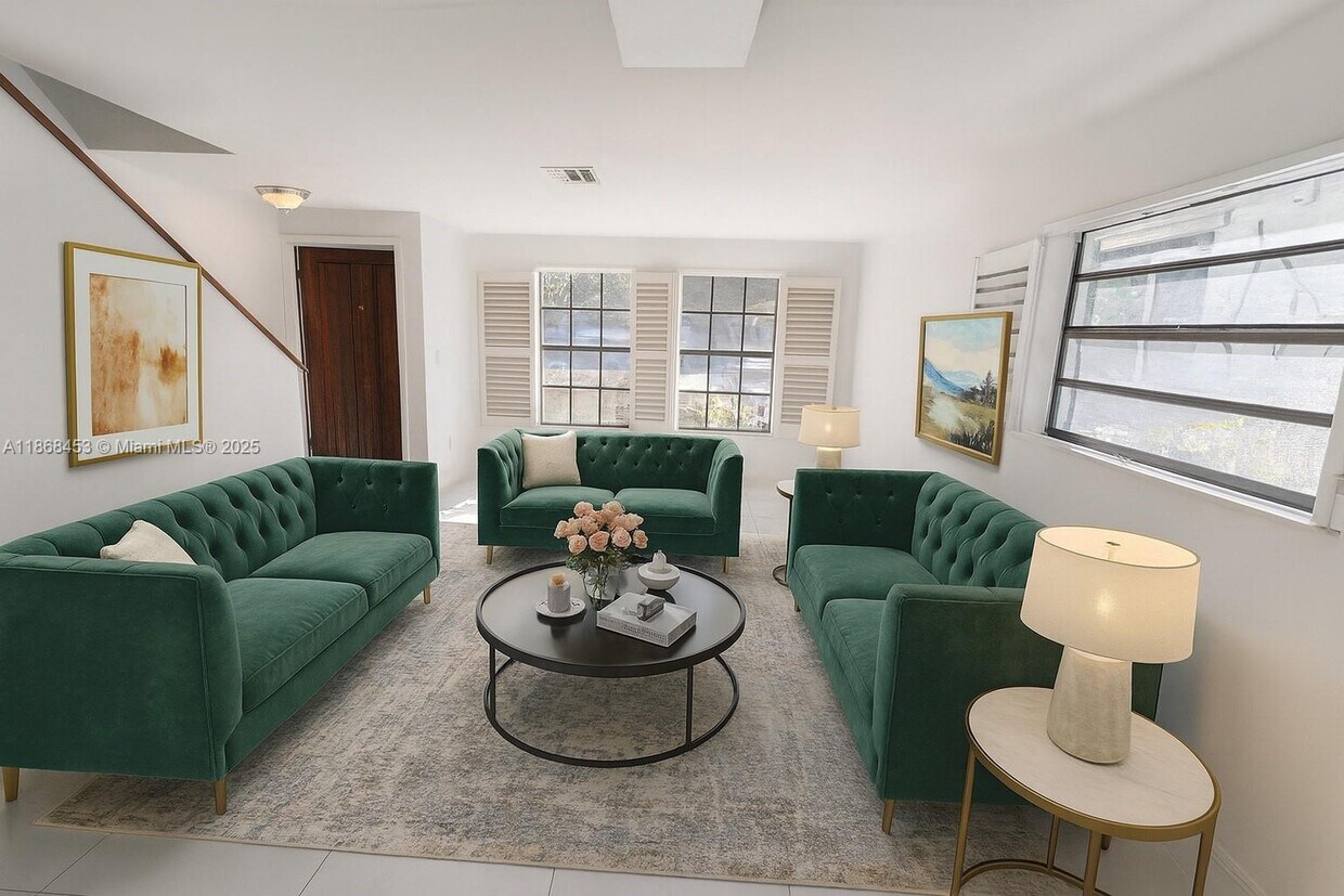 Foto principal - 2545 NE 182nd St