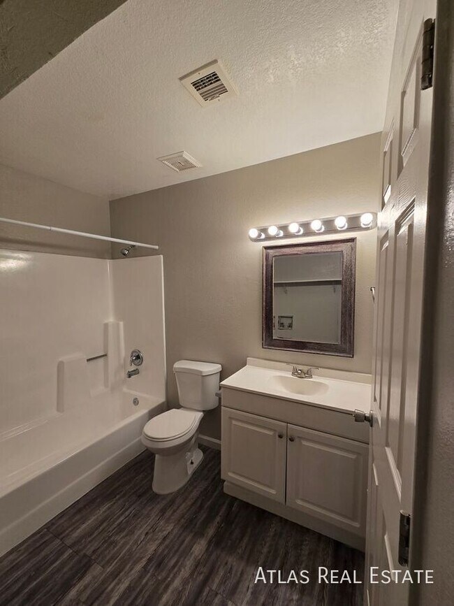 Foto del edificio - 465 W Ivyglen St
