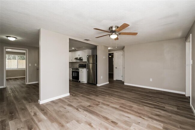 Foto del edificio - 7323 Cypress Dr