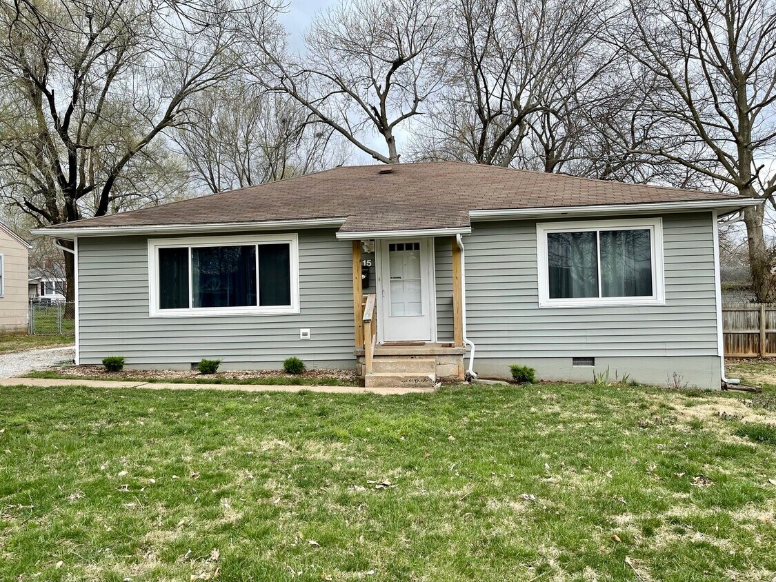 Primary Photo - Updated Bungalow in Heart of City!
