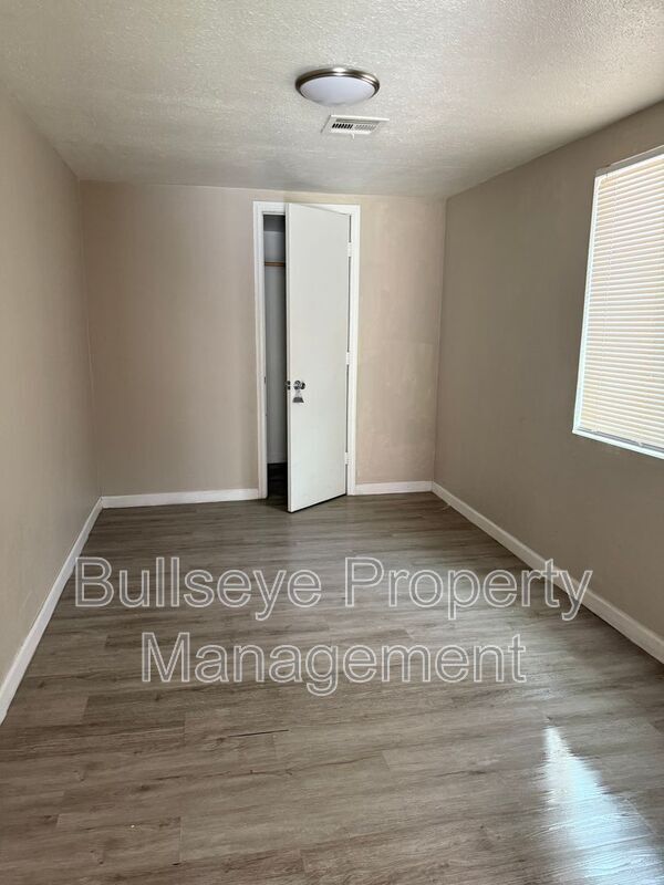 Building Photo - 1805 North 25th Pl