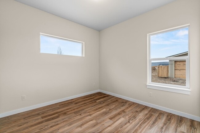 Building Photo - 899 NE Discovery Loop