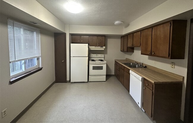 Building Photo - 1080 Millers Ln