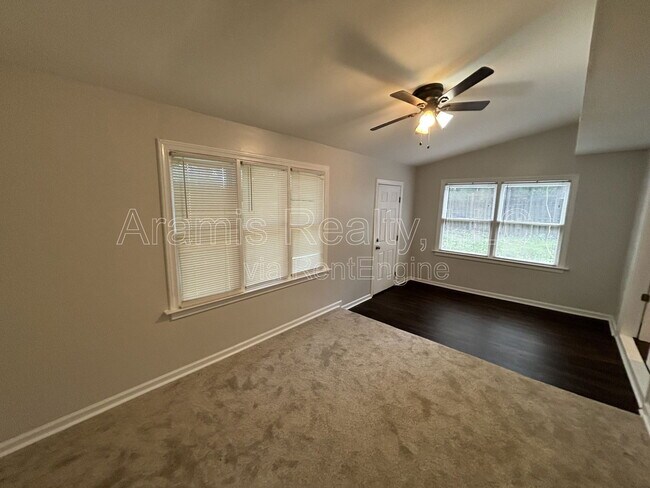 Foto del edificio - 507 Whitehall Ln