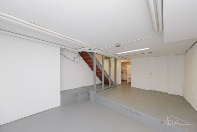 Building Photo - 126 Spring St