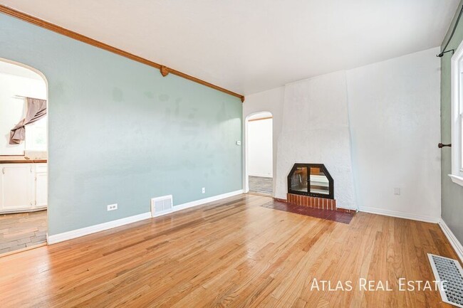 Building Photo - 5025 Beach Ct