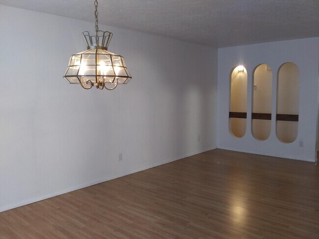 Foto del edificio - 6916 Wildwood Ln NE