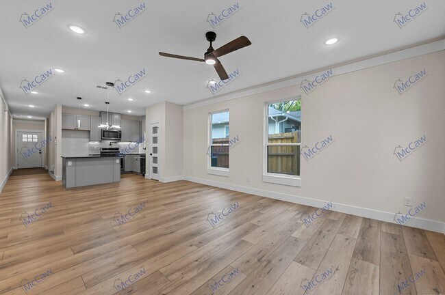 Building Photo - Incredible 3/2.5/1 Duplex Near Bishop Arts!