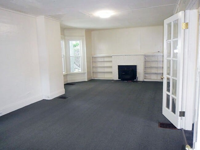 Building Photo - 909 Lancaster Ave