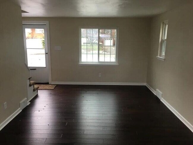 Foto del edificio - Spacious 3-Bedroom Home in Monroeville – Near Pittsburgh