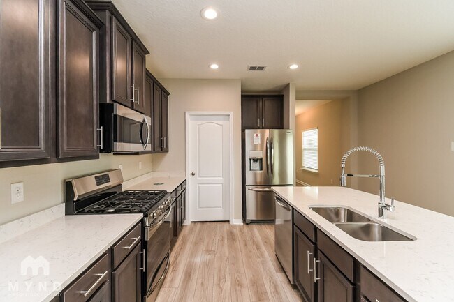 Foto del edificio - 3977 Heatherbrook Pl