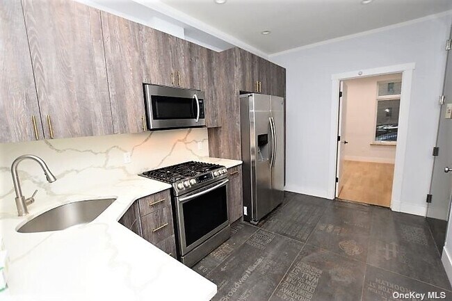 Foto del edificio - 48-54-54 46th St