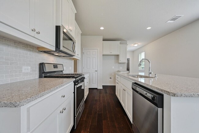 Foto del edificio - Enjoy the Open Floor Plan in this Like New Home in Sunfield!