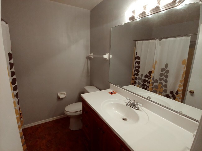 Building Photo - 3415 Woodmont Dr