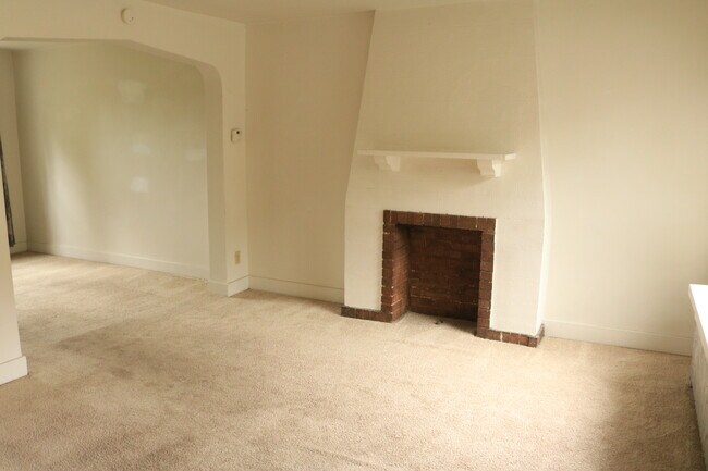 Foto del edificio - 4004 Beechwood Blvd