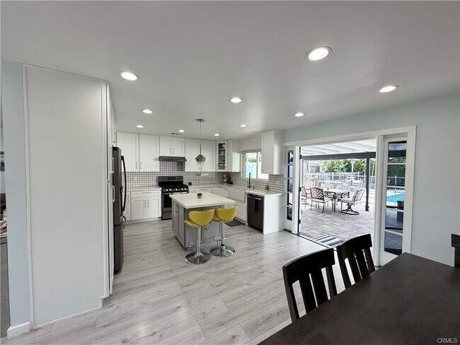 Foto del edificio - 11243 McLennan Ave.