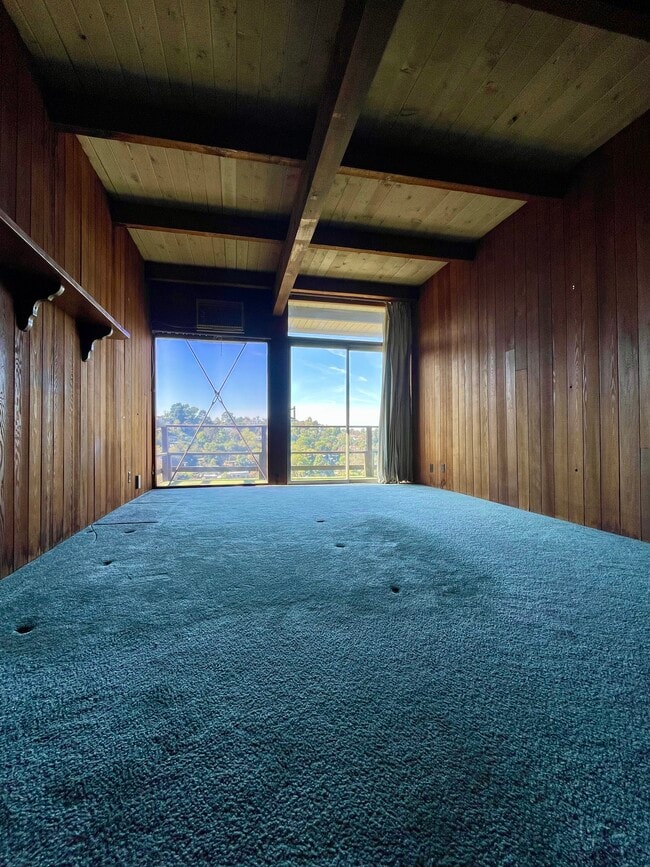 Building Photo - 7225 Pacific View Dr