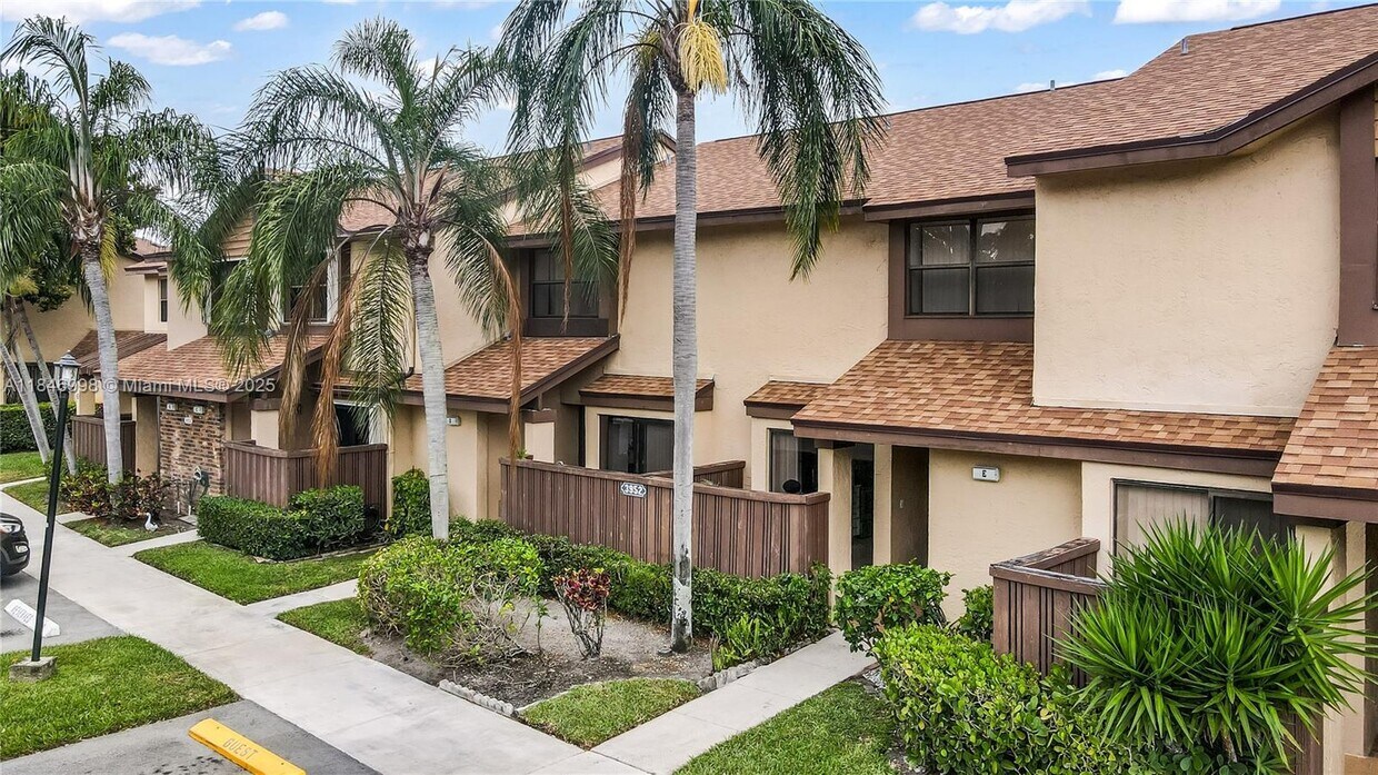 Primary Photo - 3952 Cocoplum Cir
